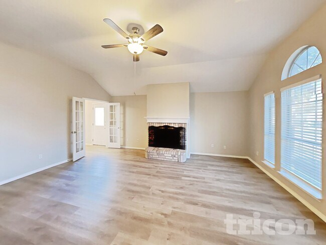 Foto del edificio - 3005 Scenic Glen Dr