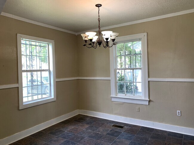 Building Photo - 5 Bedroom HUD Friendly *Available Now*!