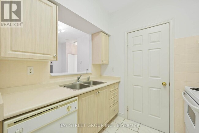 Photo du bâtiment - 5039 Finch Ave E