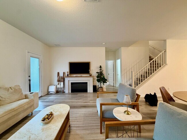 Building Photo - Exceptional 4BR, 3BA Home in Desirable Knox Ridge