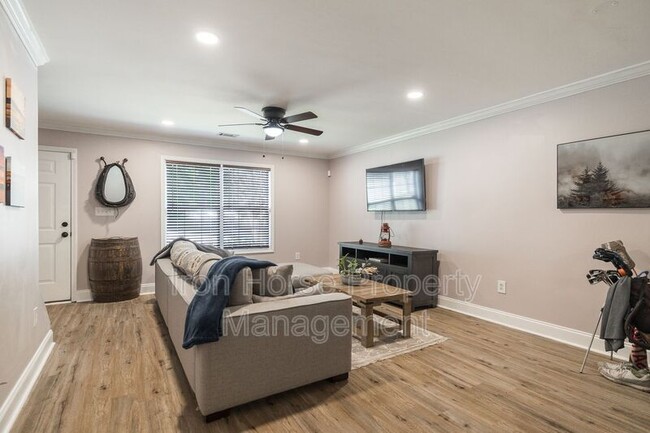Foto del edificio - 105 Westchester Dr