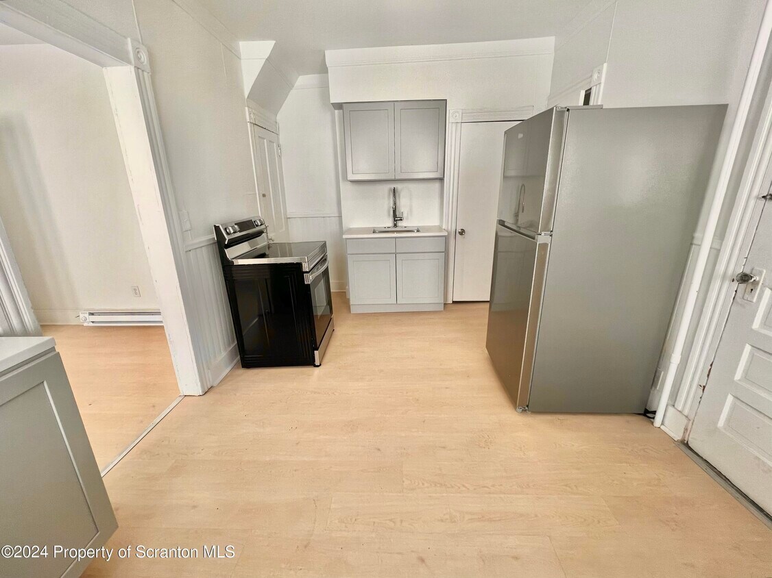 2036 Rigg St, Dunmore, PA 18512 Room for Rent in Dunmore, PA