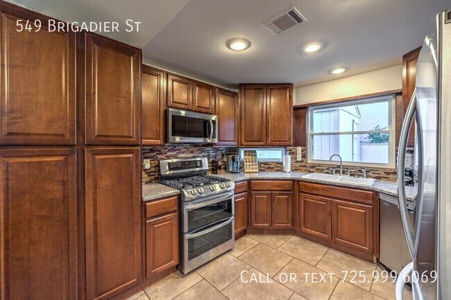 Building Photo - 549 Brigadier St
