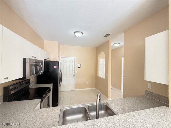 Foto del edificio - 3650 Pine Oak Cir