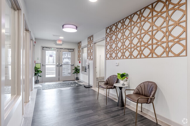 Leasing Office Lobby - London Townhomes