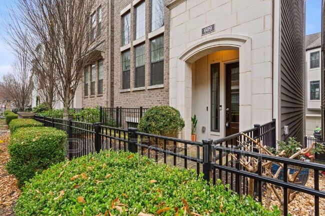 Building Photo - 609 Broadview Terrace NE