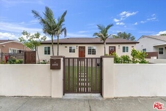 Building Photo - 6915 Encino Ave
