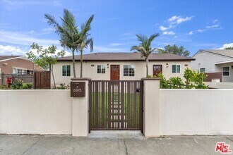 Building Photo - 6915 Encino Ave
