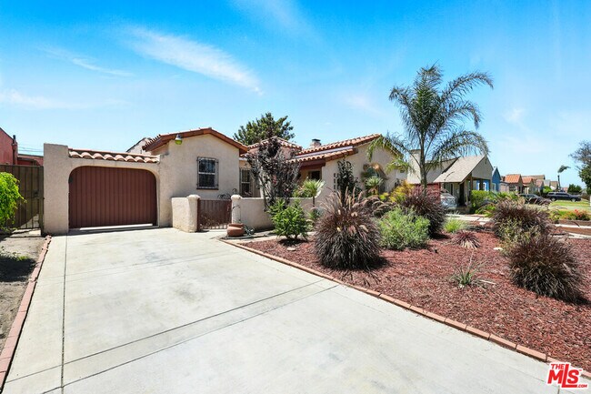 Foto del edificio - 8853 S Halldale Ave