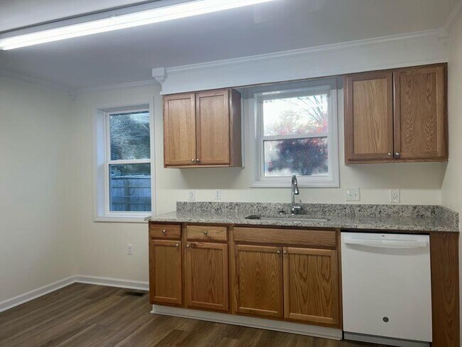 Foto del edificio - 1914 W Oakland Ave