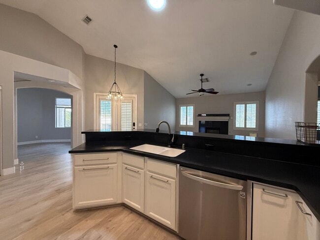 Building Photo - 2206 Summerwind Cir