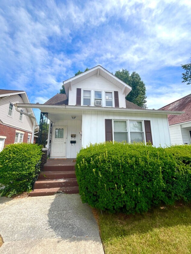 Primary Photo - 40 W Caracas Ave