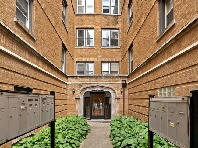 Building Photo - 5207 S Drexel Ave