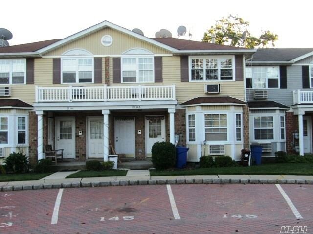 Primary Photo - 82-143-143 Country Pointe Cir