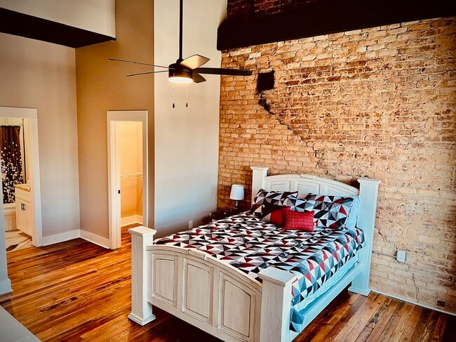 Building Photo - 26 Doyle St