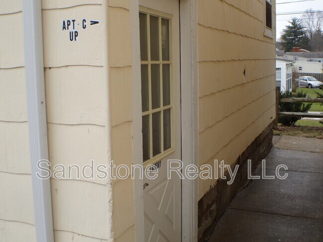 Building Photo - 870 S Main St