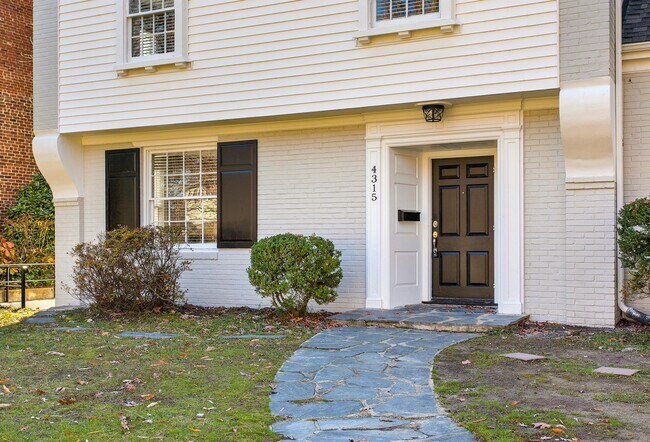 Building Photo - 4315 Bromley Ln