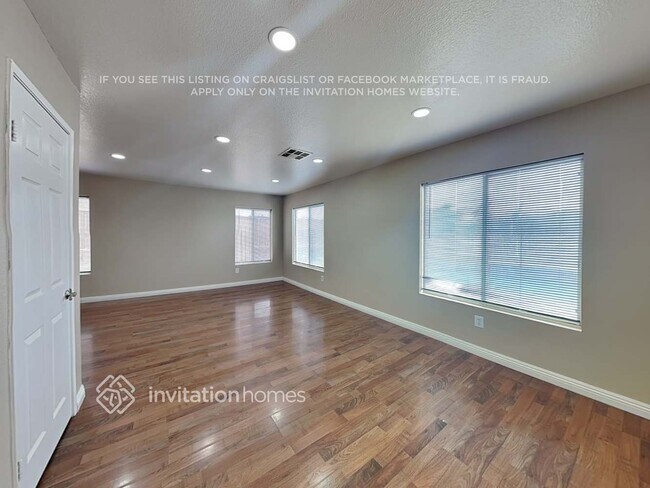 Foto del edificio - 1448 Rd Runner Ln