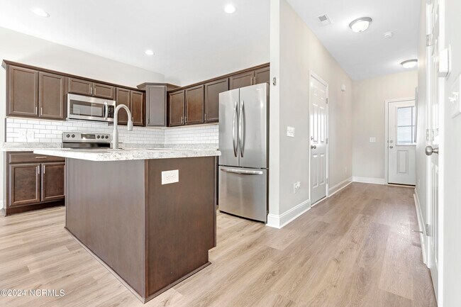 Building Photo - 327 S Stingray Ln