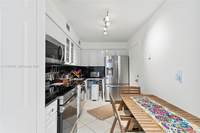 Foto del edificio - 6770 Indian Creek Dr