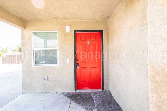 Building Photo - 129 E 8th St