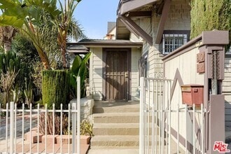 Building Photo - 810 S Gramercy Dr
