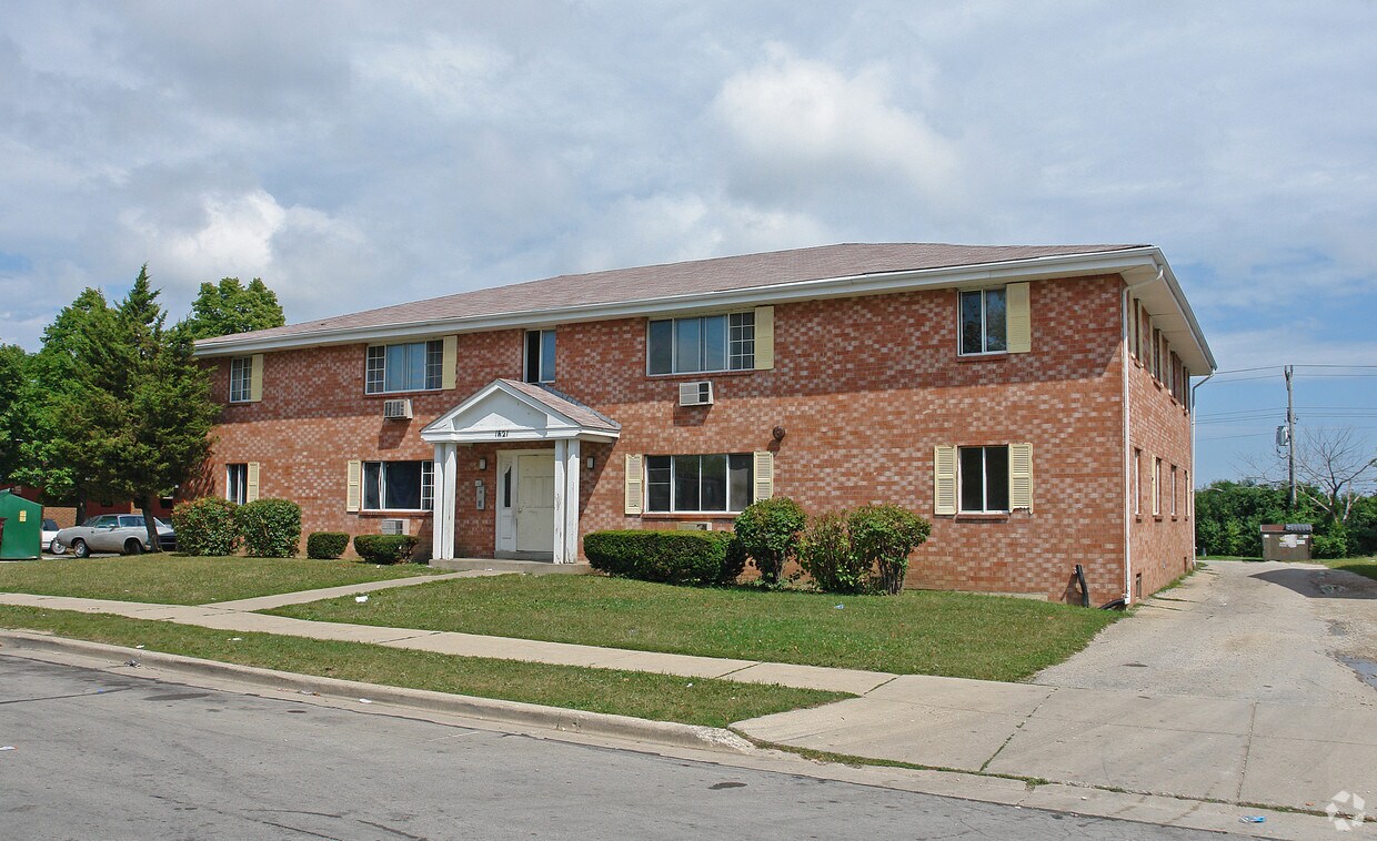 1821 Roosevelt Ave, Racine, WI 53406 Apartments in Racine, WI