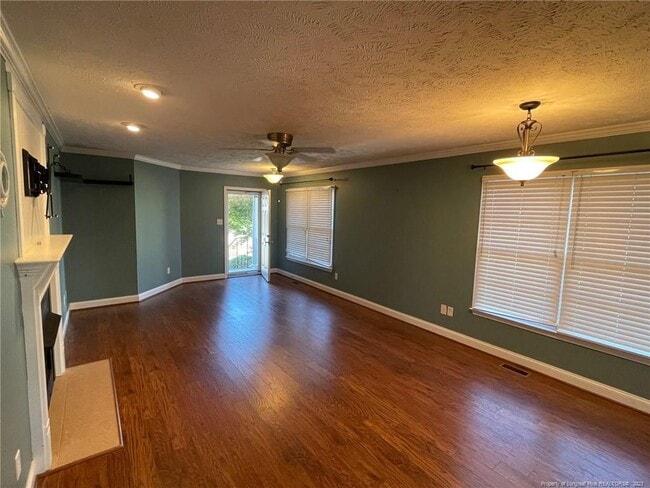 Building Photo - 615 Amberdale W Cir