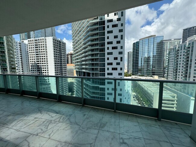 Foto del edificio - 1331 Brickell Bay Dr