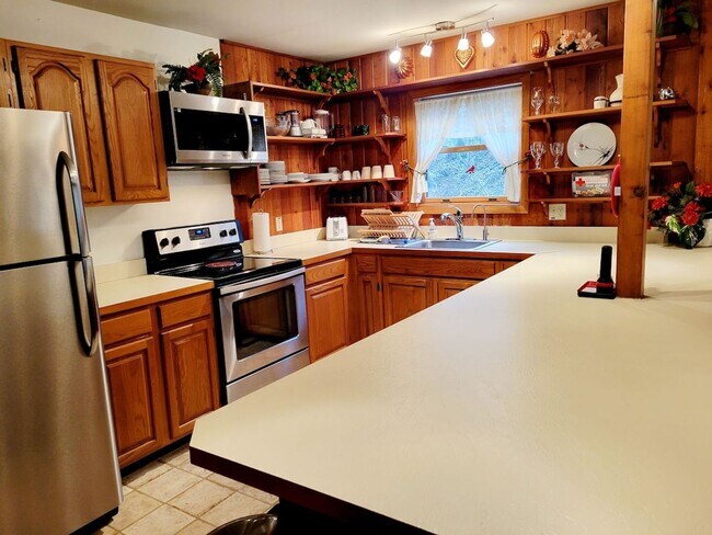 Building Photo - Cozy Gatlinburg Home