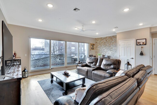 Building Photo - 936 Pavonia Ave