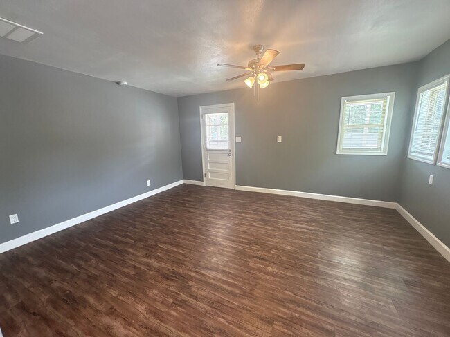 Foto del edificio - 408 3rd Ave NW