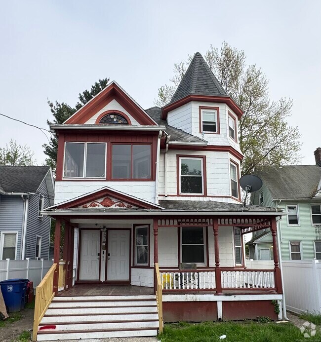 Building Photo - 223 Cottage St