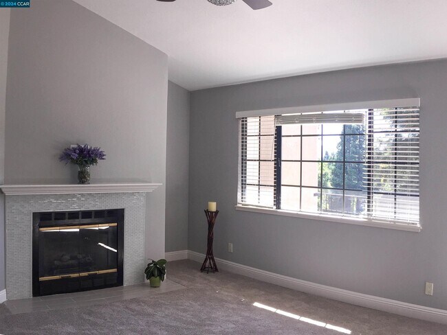 Foto del edificio - 226 Canyon Woods Way