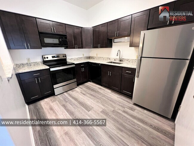 Foto del edificio - N16W22350 Watertown Rd
