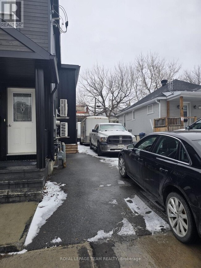 Building Photo - 259 Montfort St.