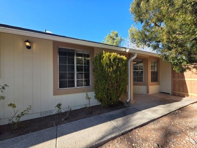 Building Photo - Extensively Renovated 3-Bedroom Home in Desirable Northwest Reno