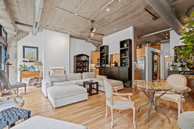 Building Photo - 1070 W 15th St