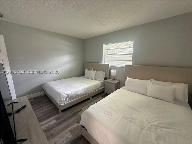 Foto del edificio - 37-39 SE 15th St