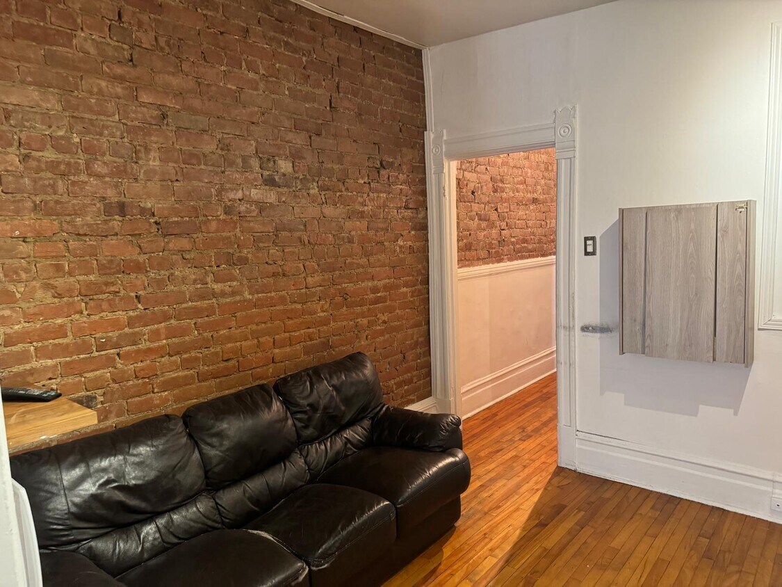 4051 Cartier Rue Unit 4051, Montréal, QC H2K 4G3 Apartments 4051