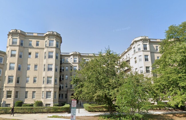 Building Photo - 31 Park Dr