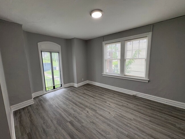 Building Photo - 5345-49 Cabanne