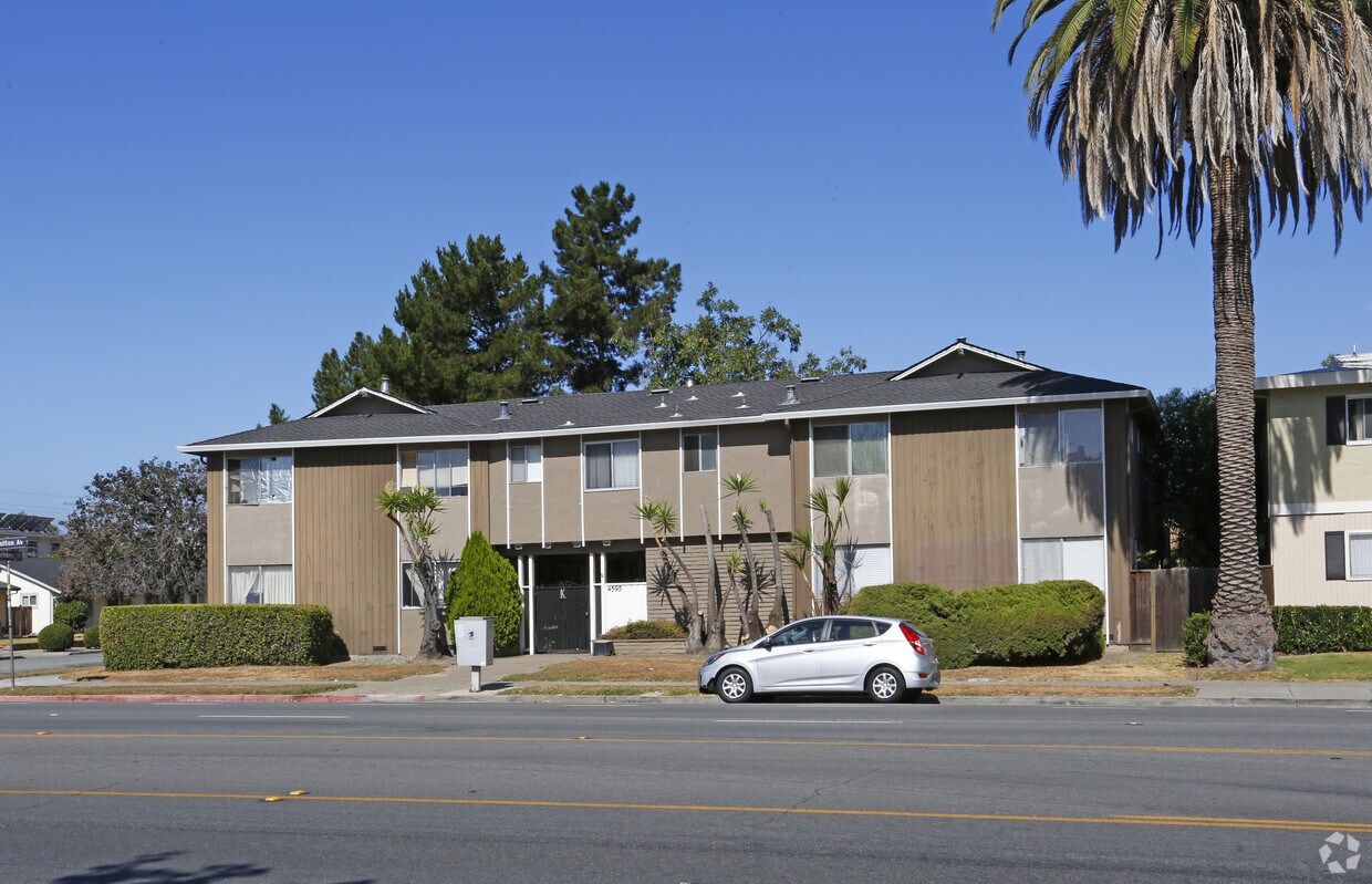 Building Photo - 4595 Hamilton Ave