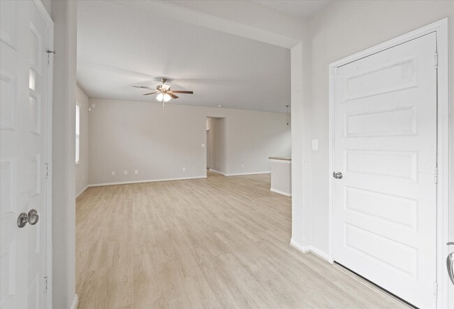 Foto del edificio - 5308 CJ Walker Ln