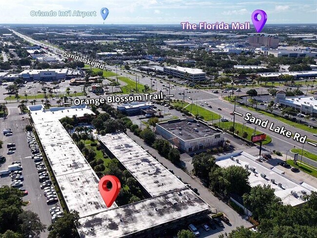 Foto del edificio - 7900 S Orange Blossom Trl