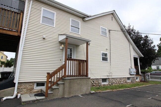 Building Photo - 67 Scofield Ave