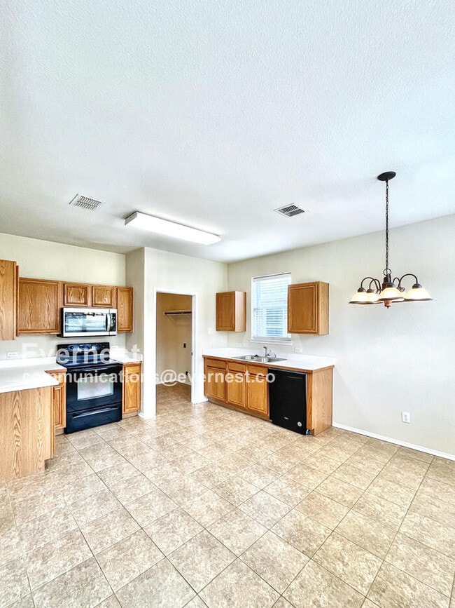 Building Photo - 11569 Petunia Dr