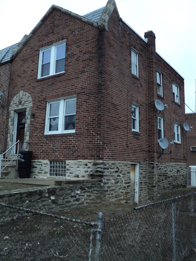 Photo - 3901 Elsinore St.