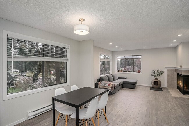 Foto del edificio - 11401 Roosevelt Way NE