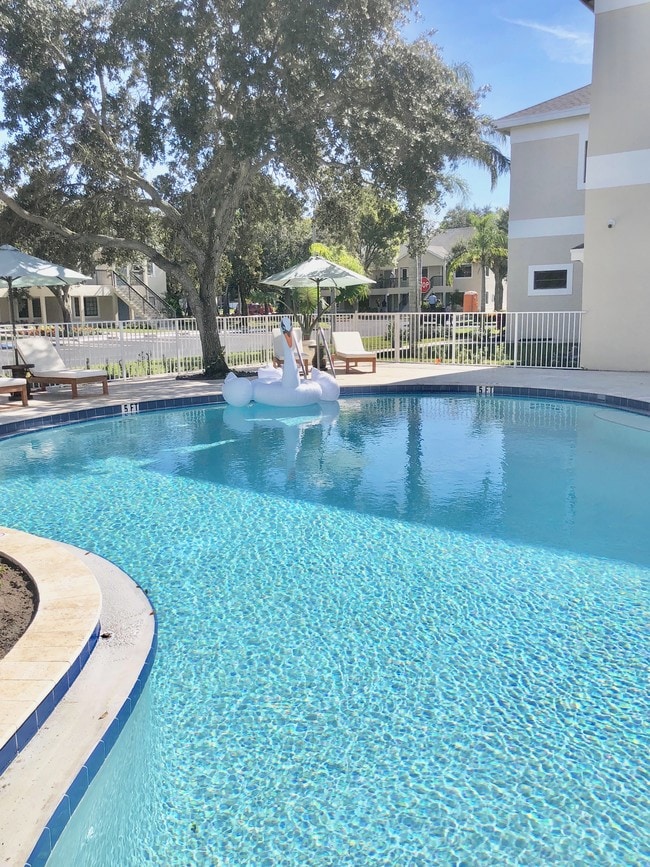 Poolside - Maridadi West Palm Beach
